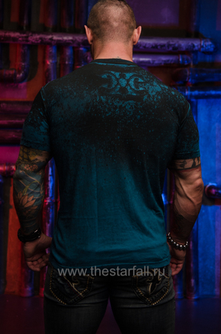 Xtreme Couture | Футболка мужская Momentum Lions Gate X1802 от Affliction спина на модели