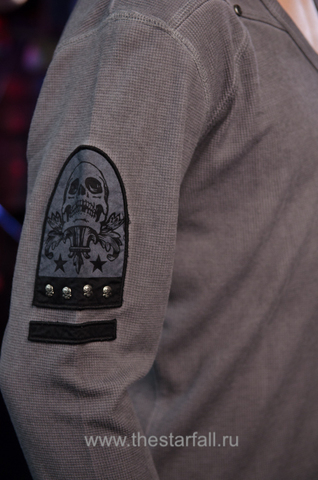 Rebel Spirit | Пуловер мужской RTH121418 нашивка на рукаве и клепки